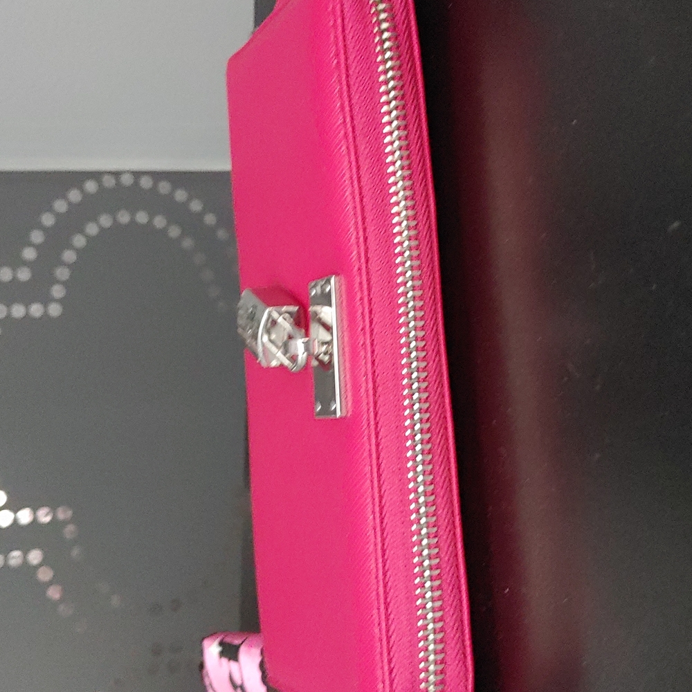 Guess Wallet - Picture 3 of 3